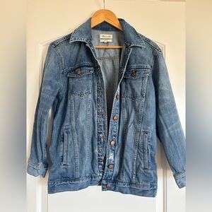 Madewell oversized denim jacket. Size S. Distressed Classic Trucker Western. EUC